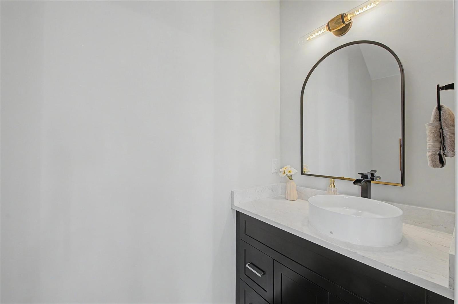 110 S ARRAWANA AVE #2 — photo 26