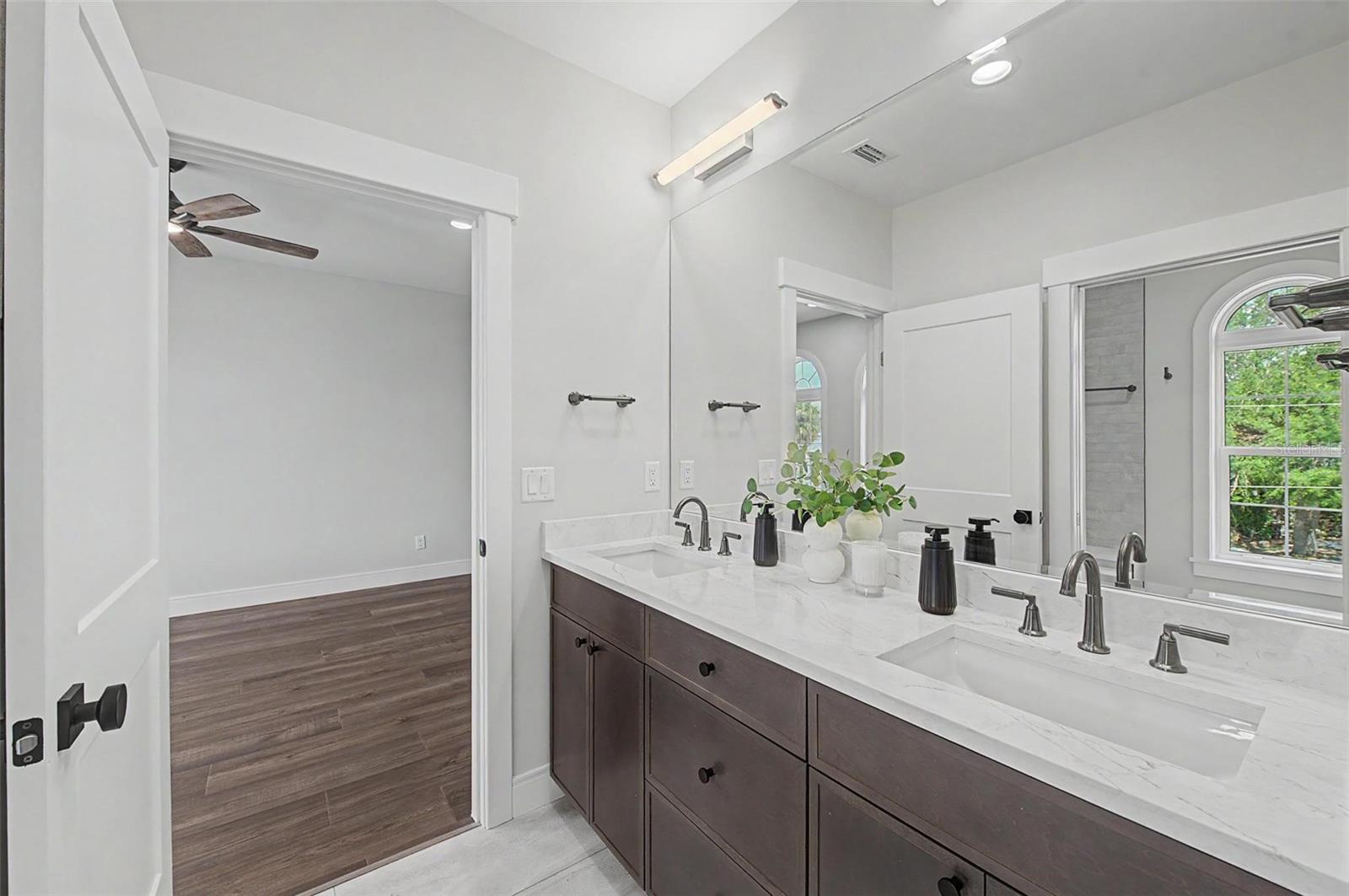110 S ARRAWANA AVE #2 — photo 37