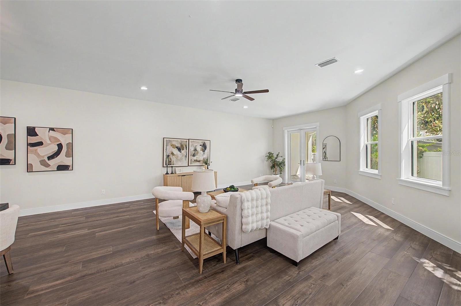 110 S ARRAWANA AVE #2 — photo 15
