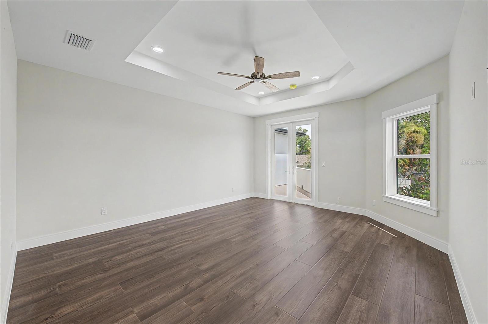 110 S ARRAWANA AVE #2 — photo 28