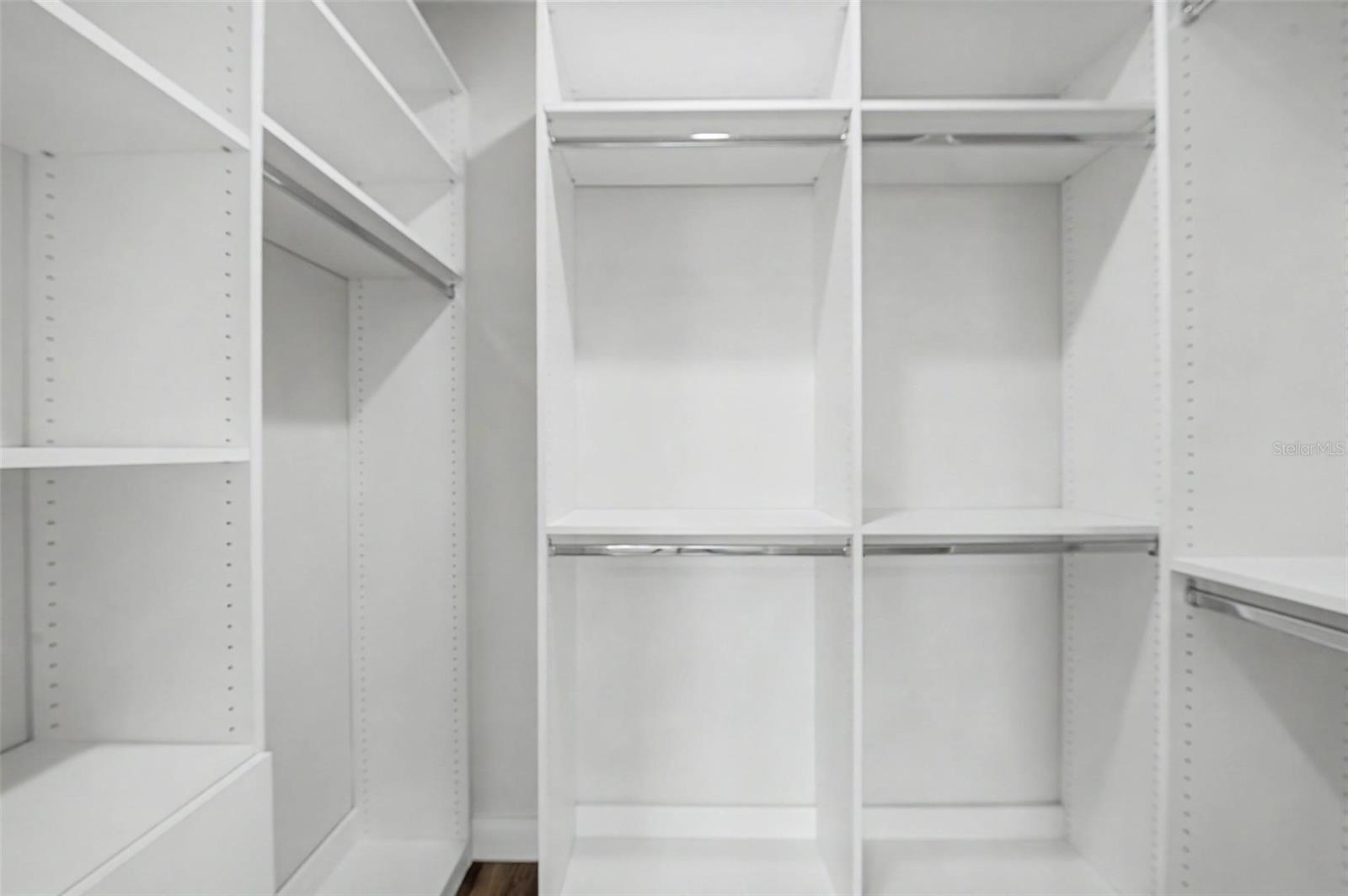 110 S ARRAWANA AVE #2 — photo 35
