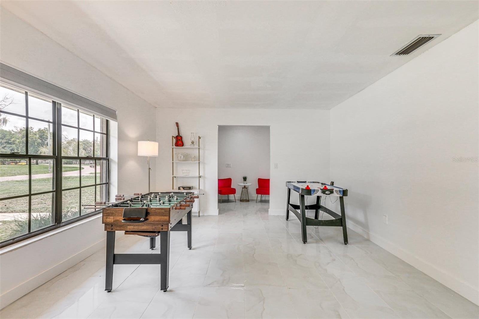 920 LAKEVIEW DR — photo 15