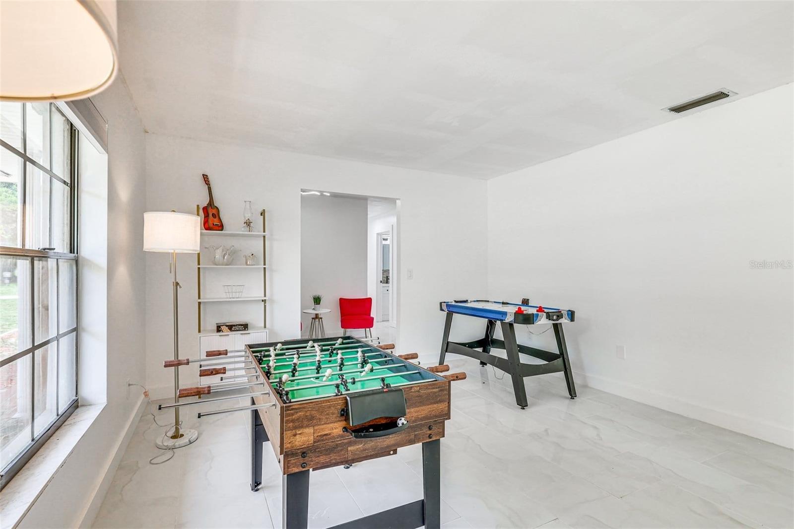 920 LAKEVIEW DR — photo 13