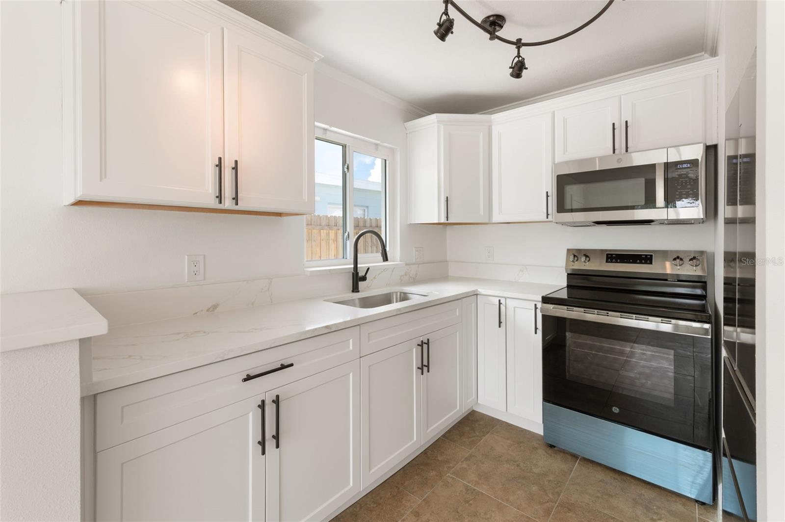 14036 MARGUERITE DR — photo 8