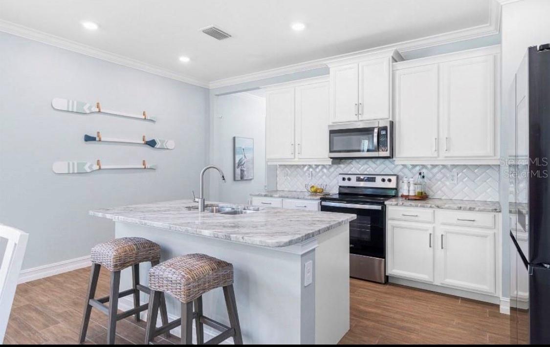 200 SOLIERA ST — photo 12