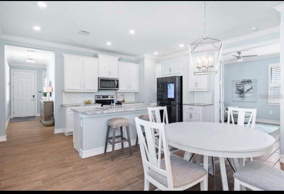 200 SOLIERA ST — photo 10
