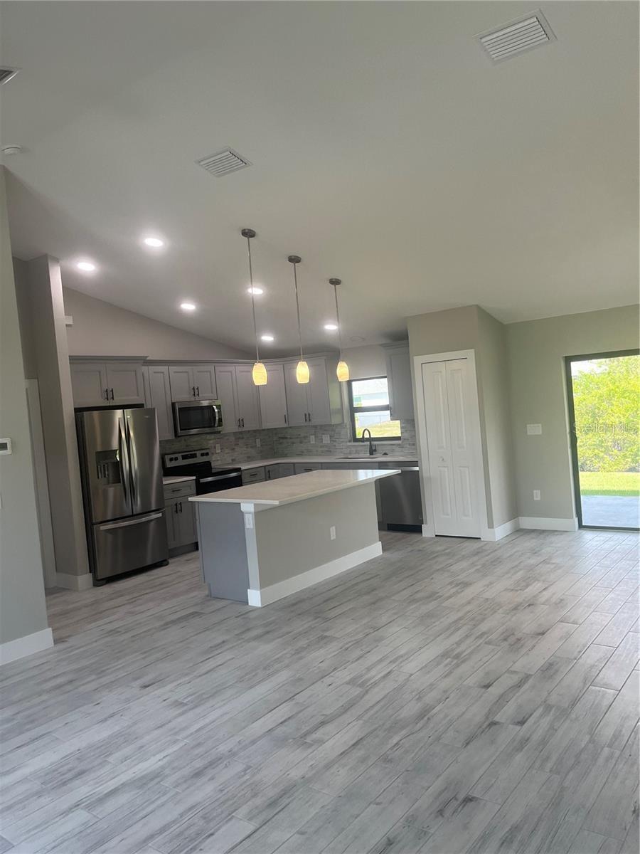 00 LONGFELLOW LN — photo 11