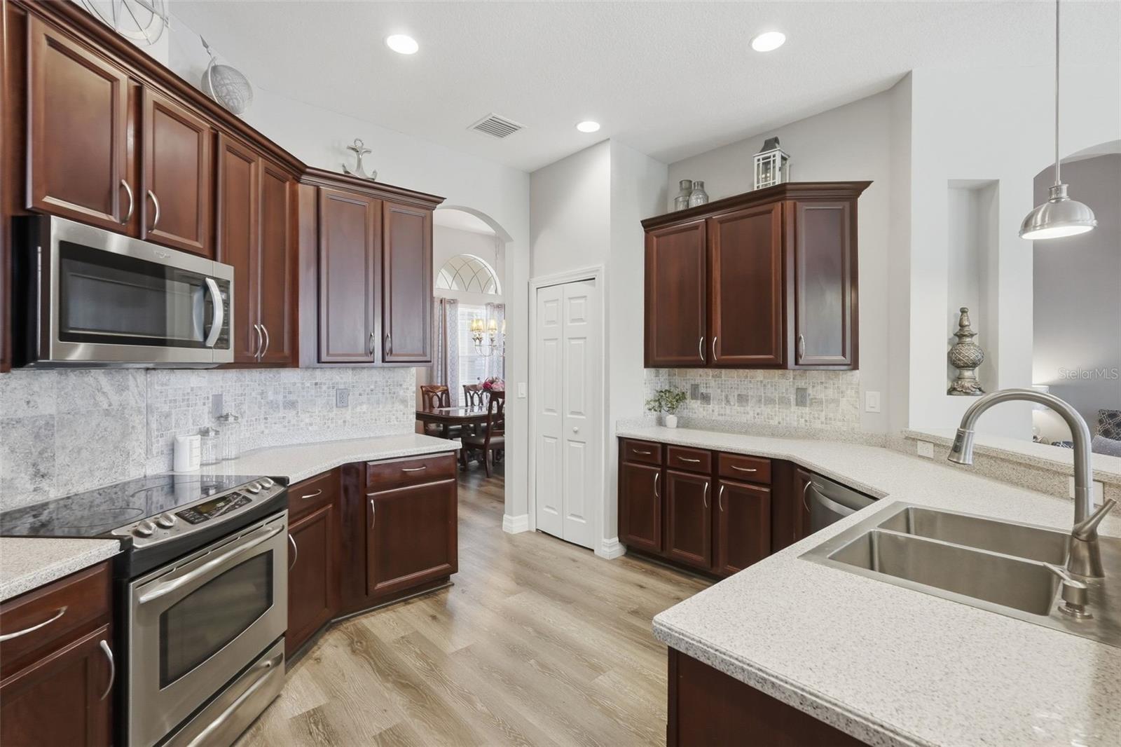 12903 DRAKEFIELD DR — photo 5