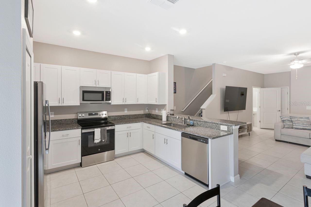 6283 SHINER ST — photo 10