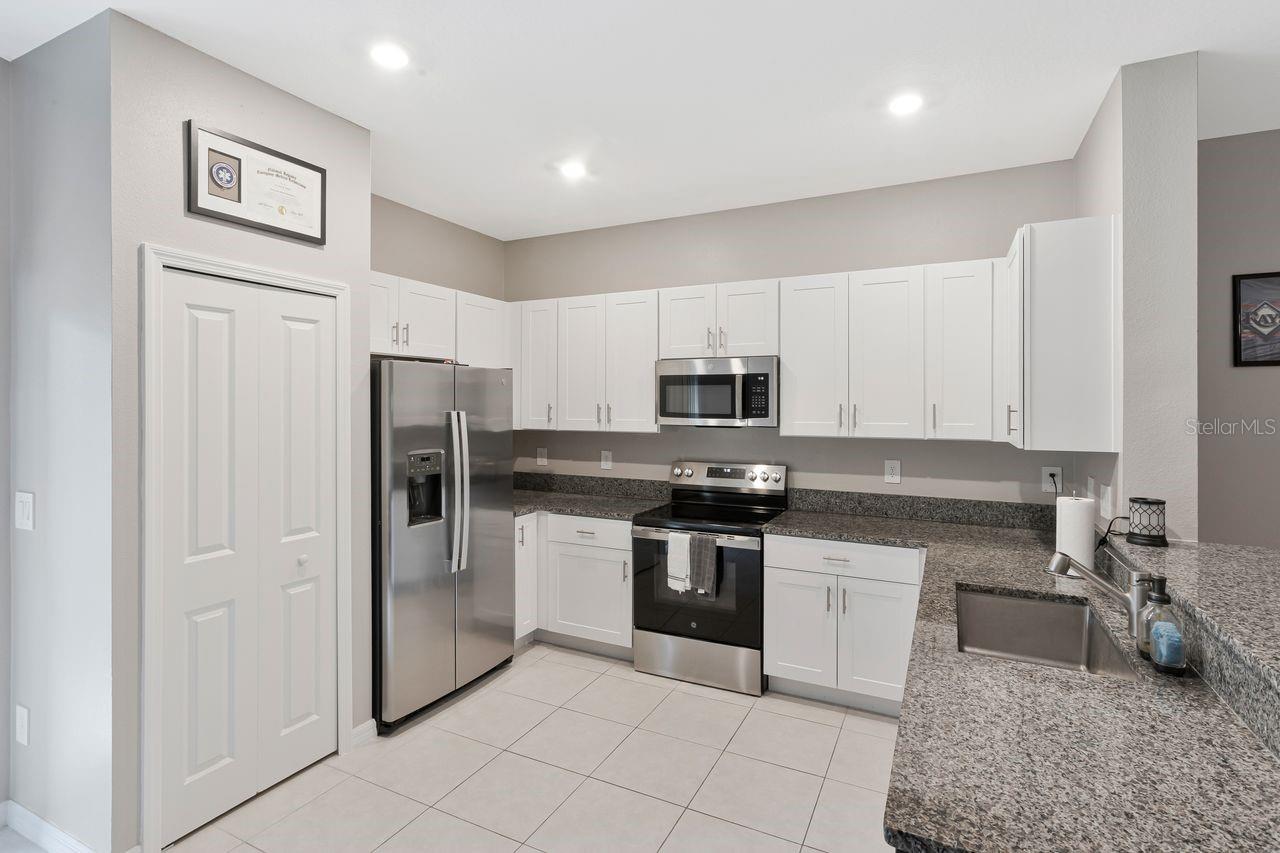 6283 SHINER ST — photo 9