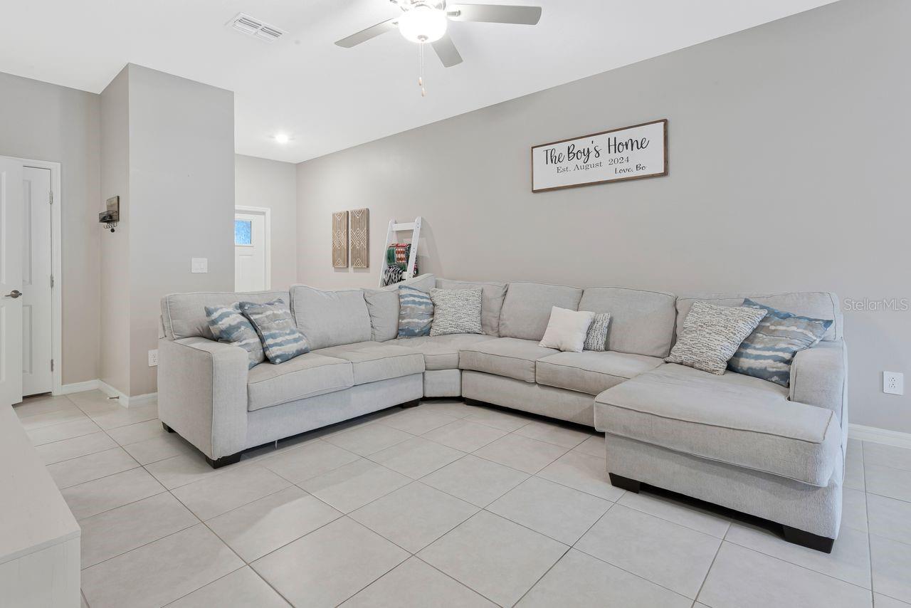6283 SHINER ST — photo 4