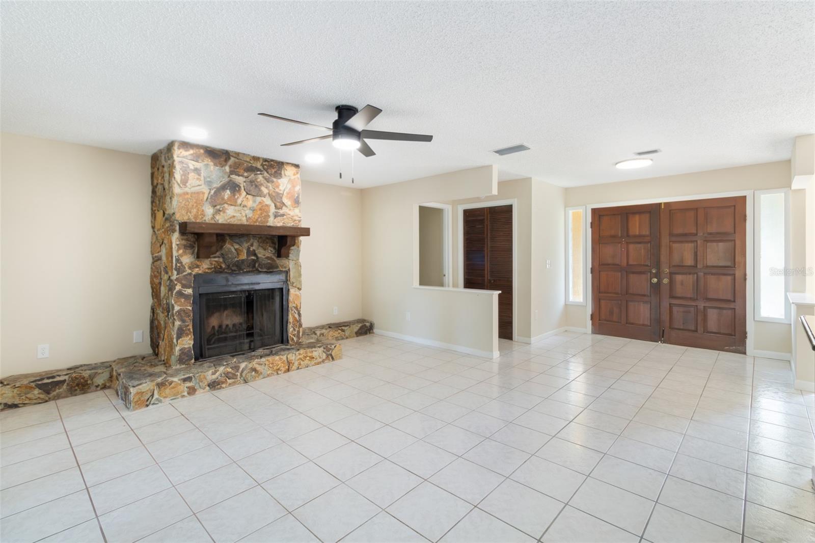 3215 LAKE SAXON DR — photo 16