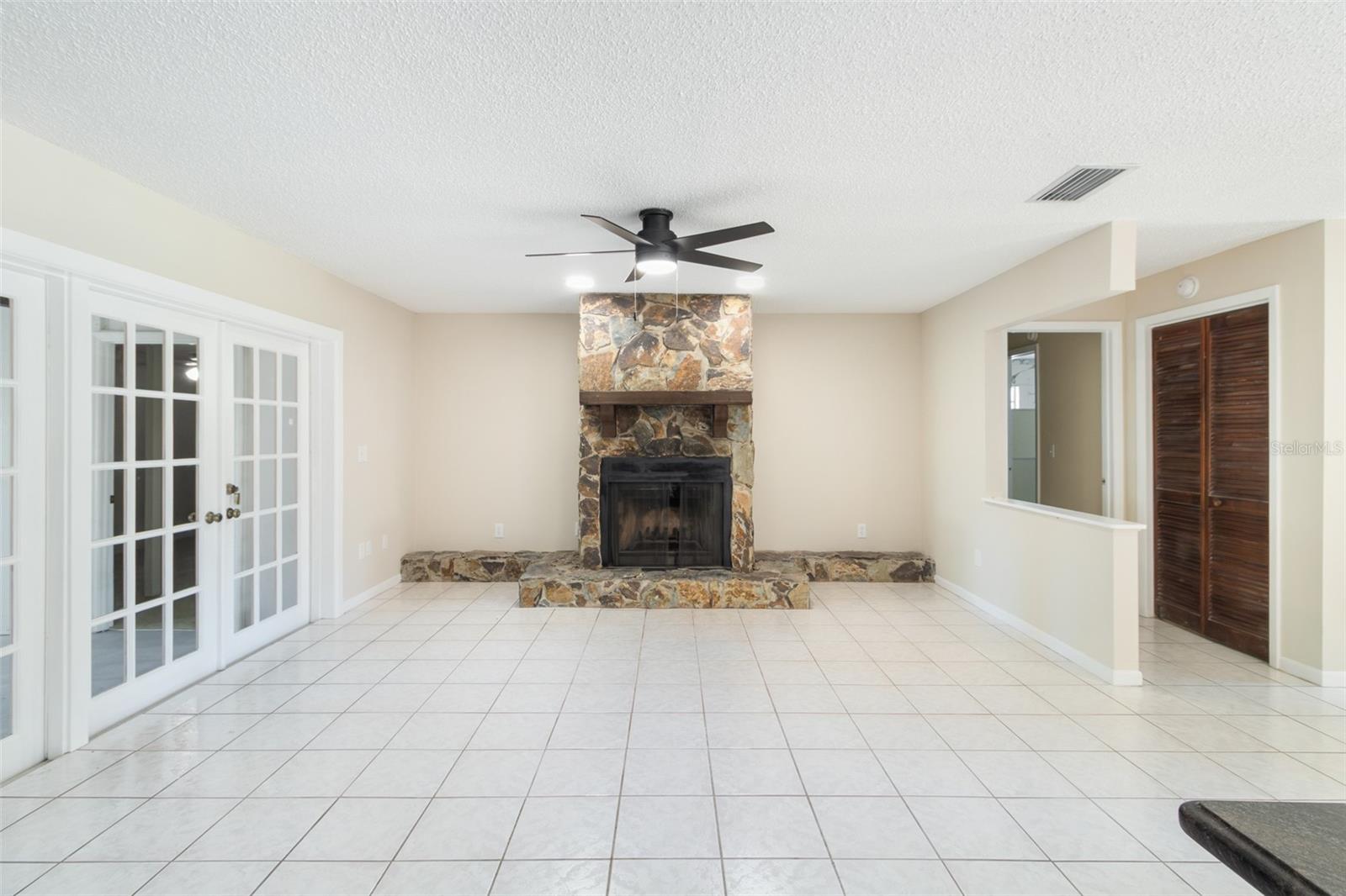 3215 LAKE SAXON DR — photo 18