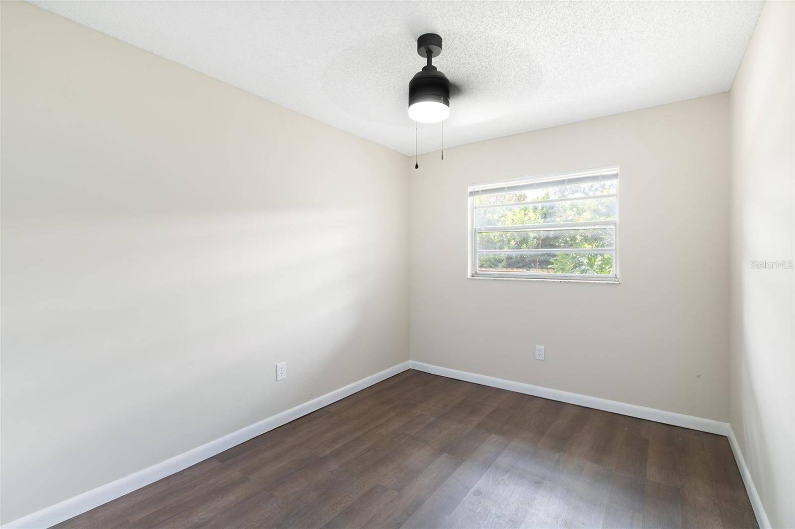 3215 LAKE SAXON DR — photo 13
