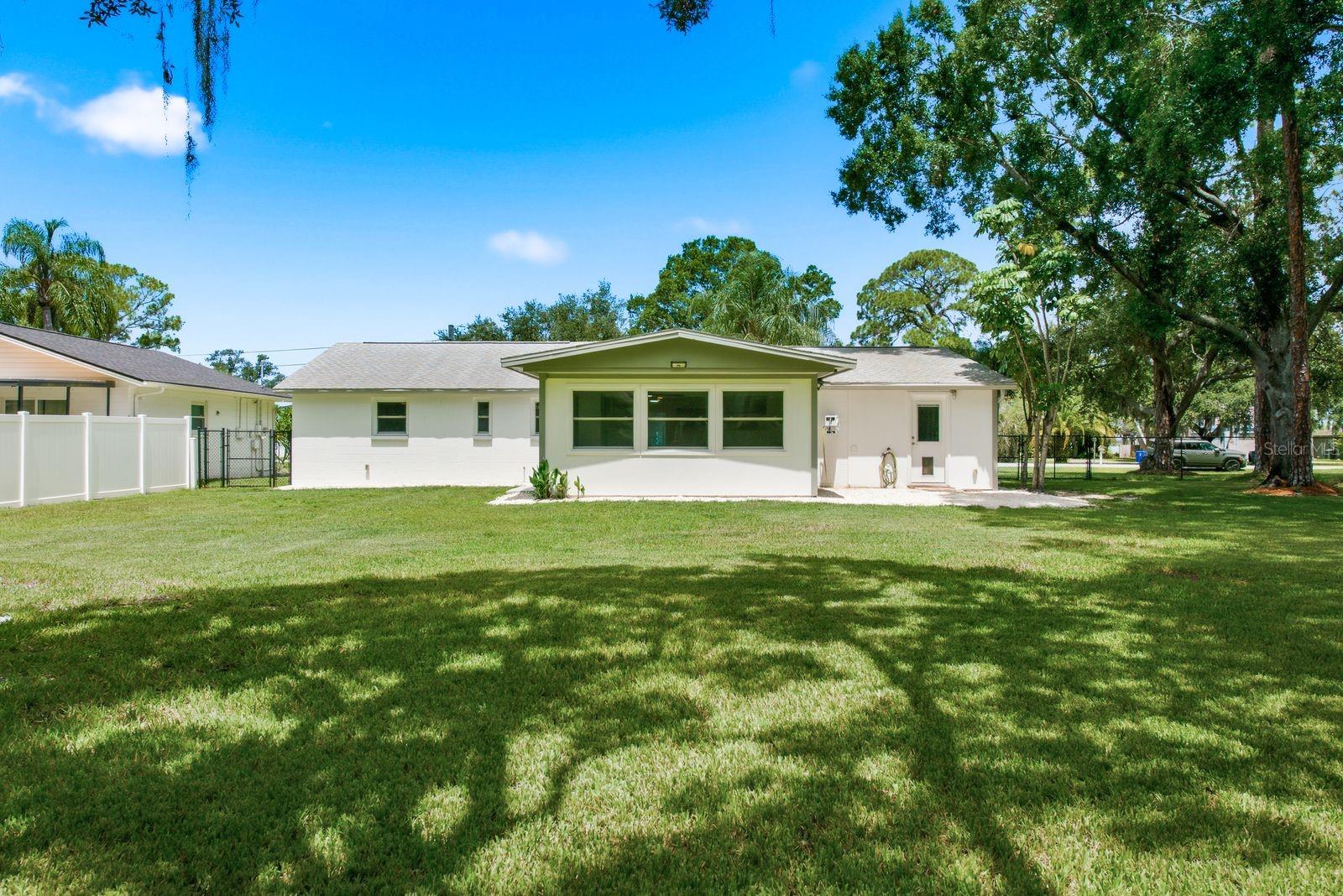 601 SHORE DR E — photo 29