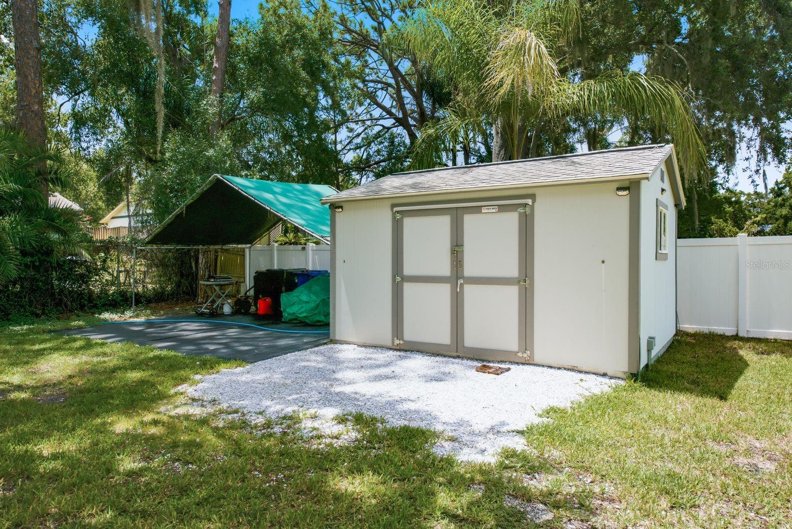 601 SHORE DR E — photo 31