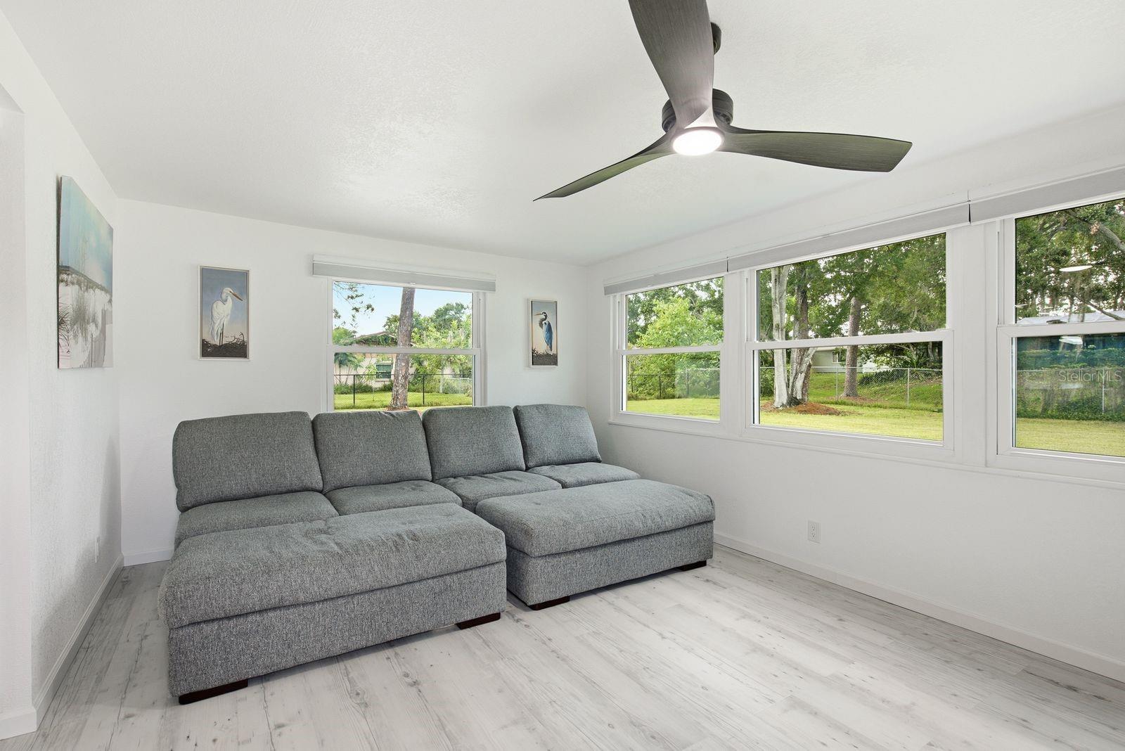 601 SHORE DR E — photo 13