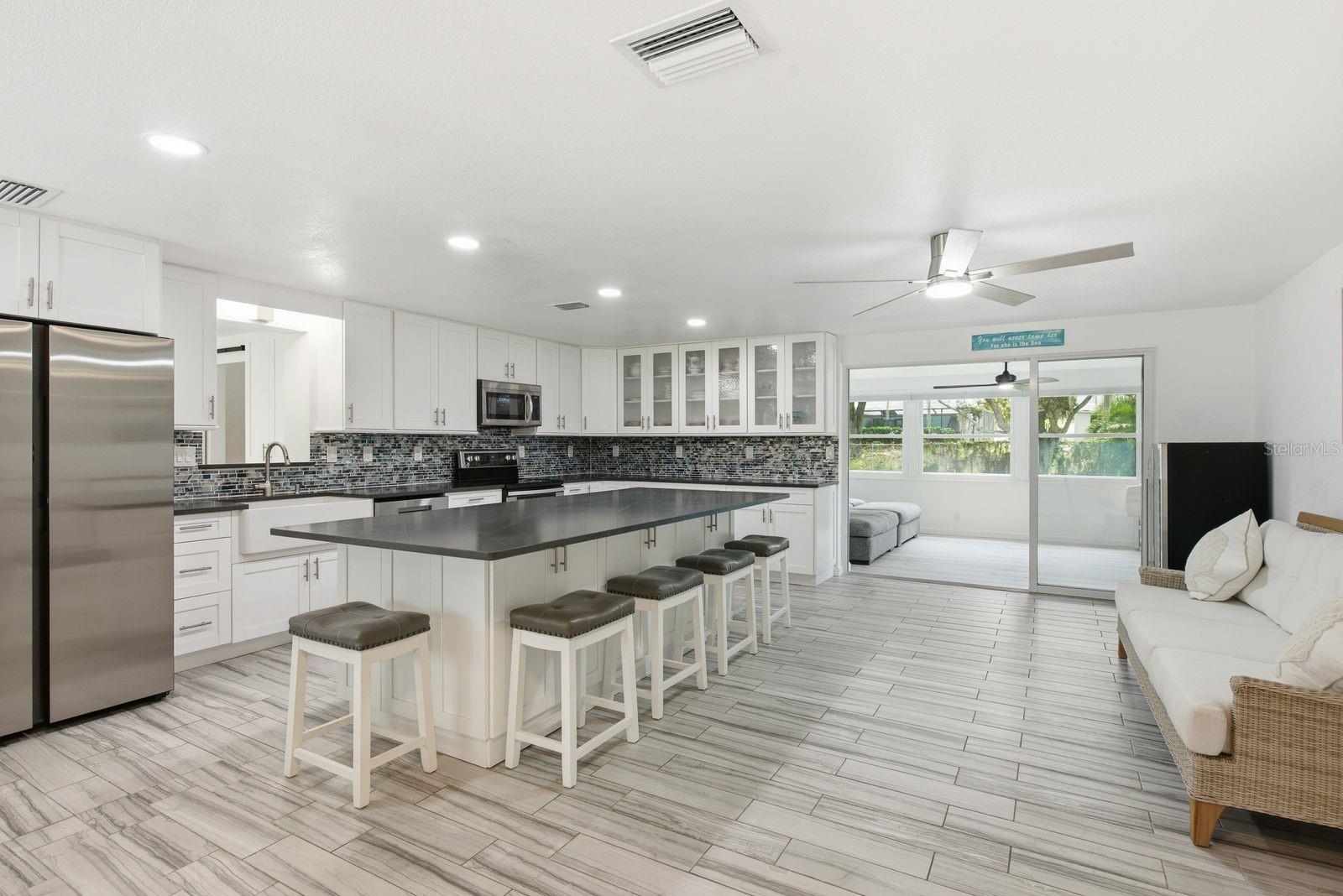 601 SHORE DR E — photo 3