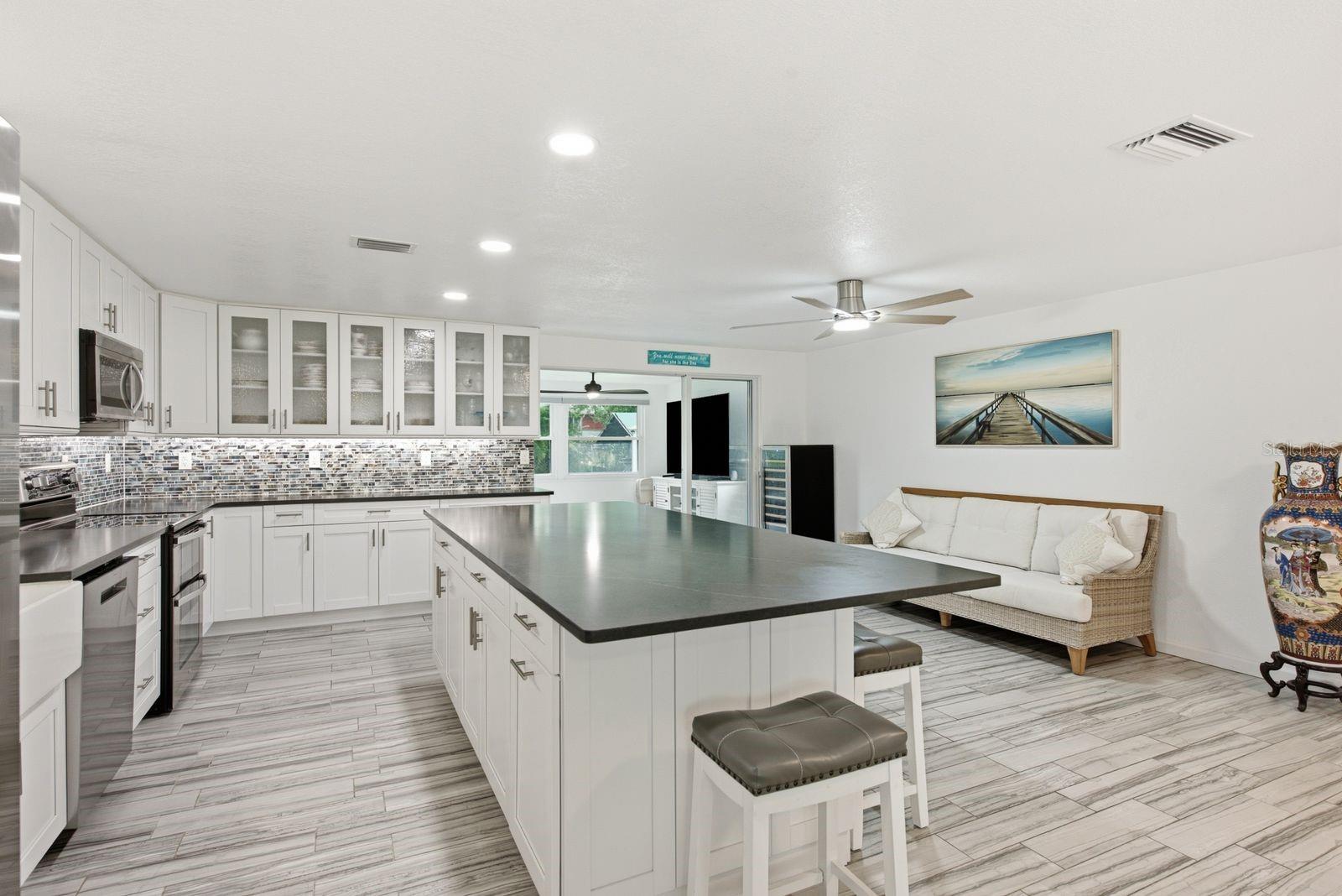 601 SHORE DR E — photo 5