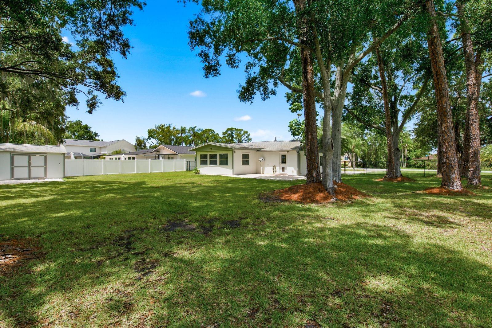 601 SHORE DR E — photo 27