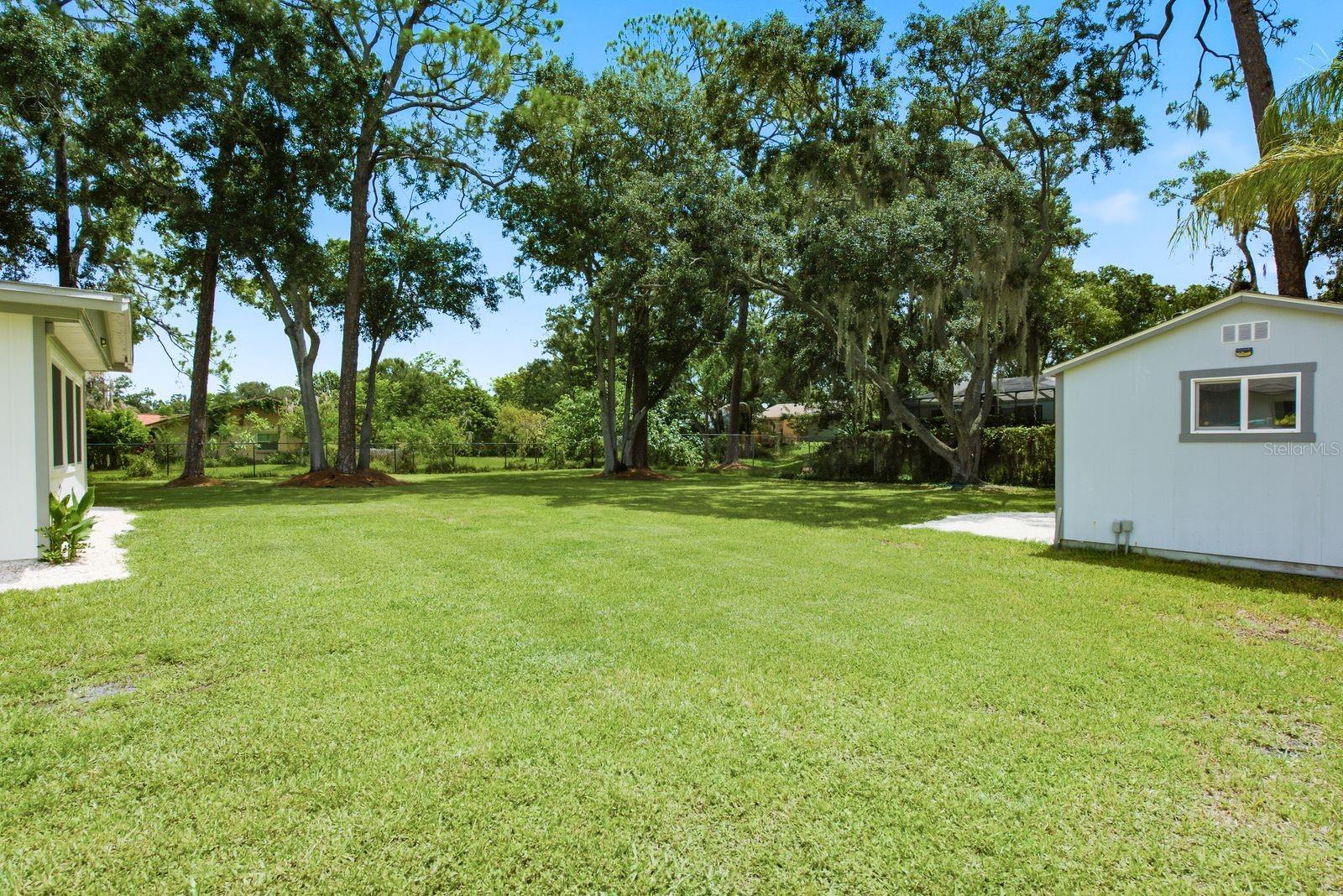 601 SHORE DR E — photo 30