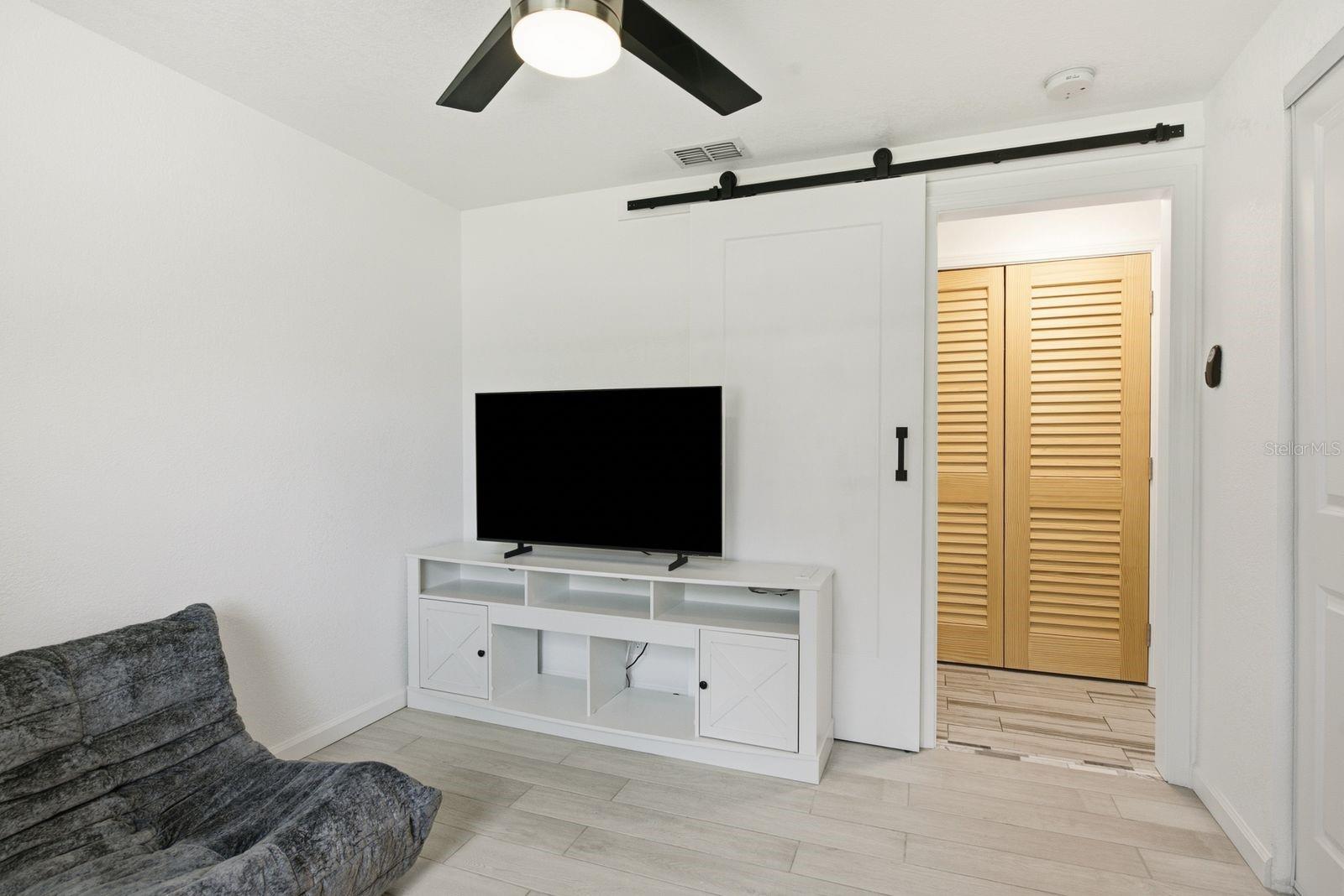 601 SHORE DR E — photo 19
