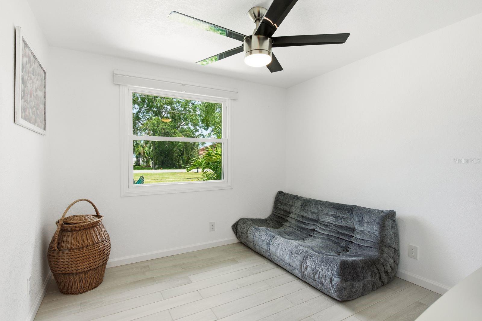 601 SHORE DR E — photo 18