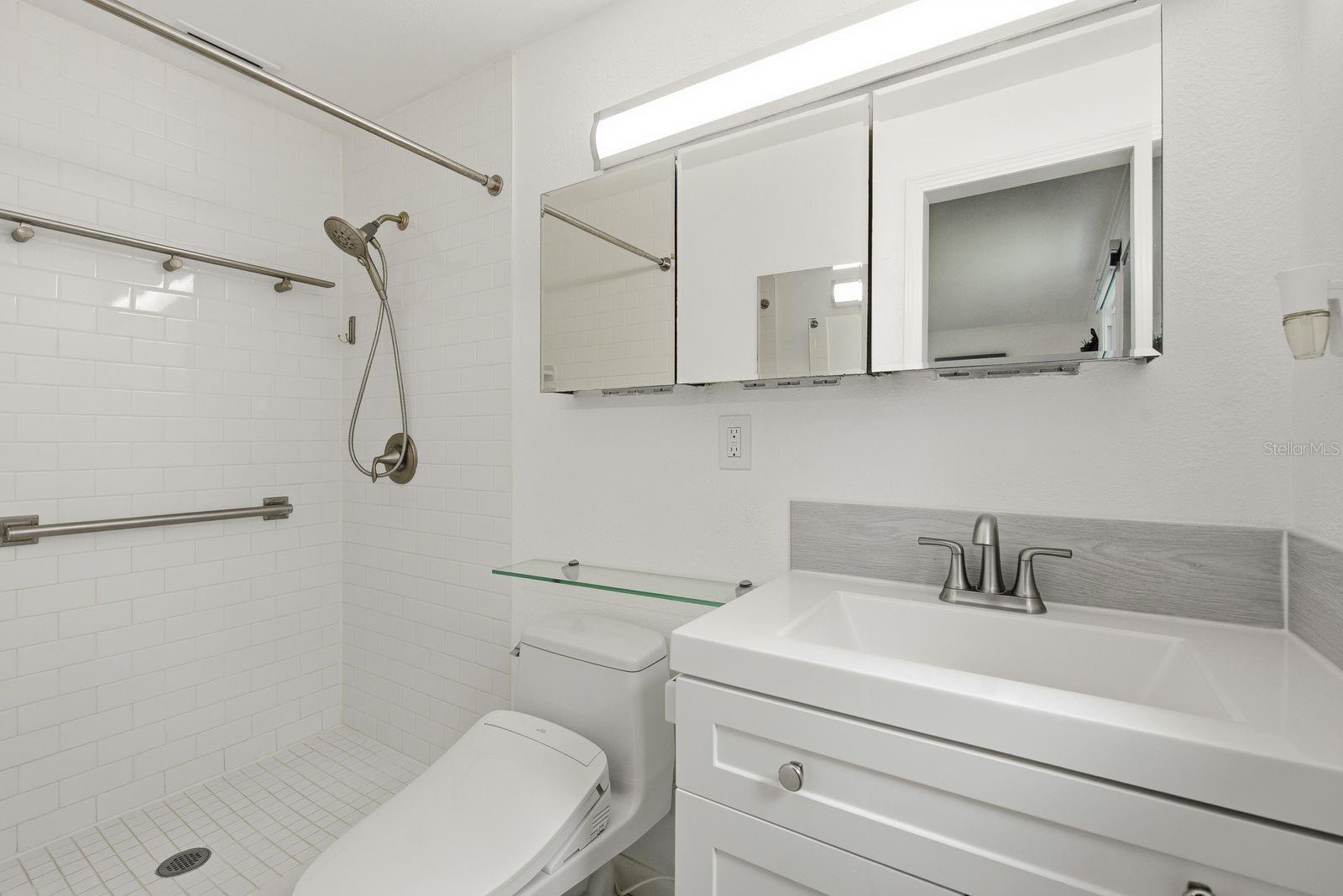 601 SHORE DR E — photo 17