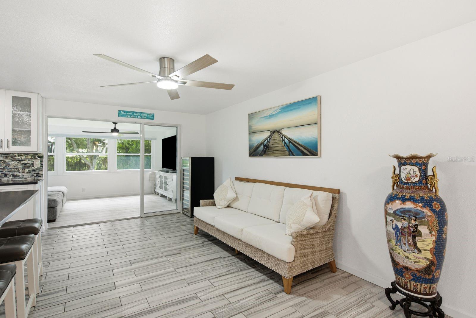 601 SHORE DR E — photo 9