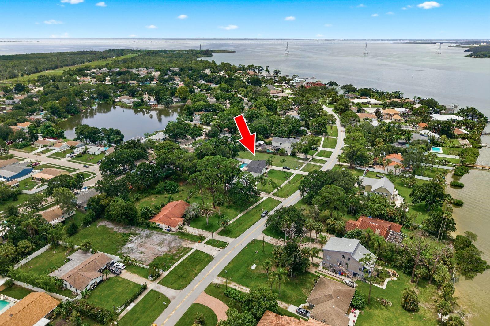601 SHORE DR E — photo 2