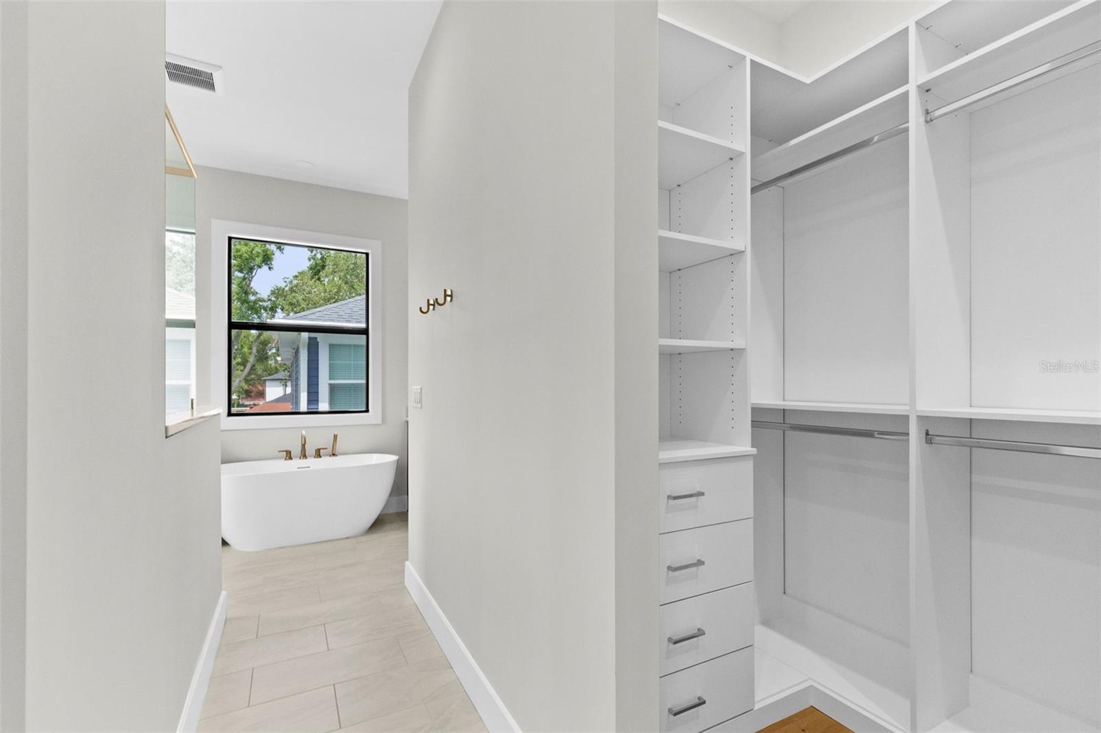 4302 W OBISPO ST — photo 40