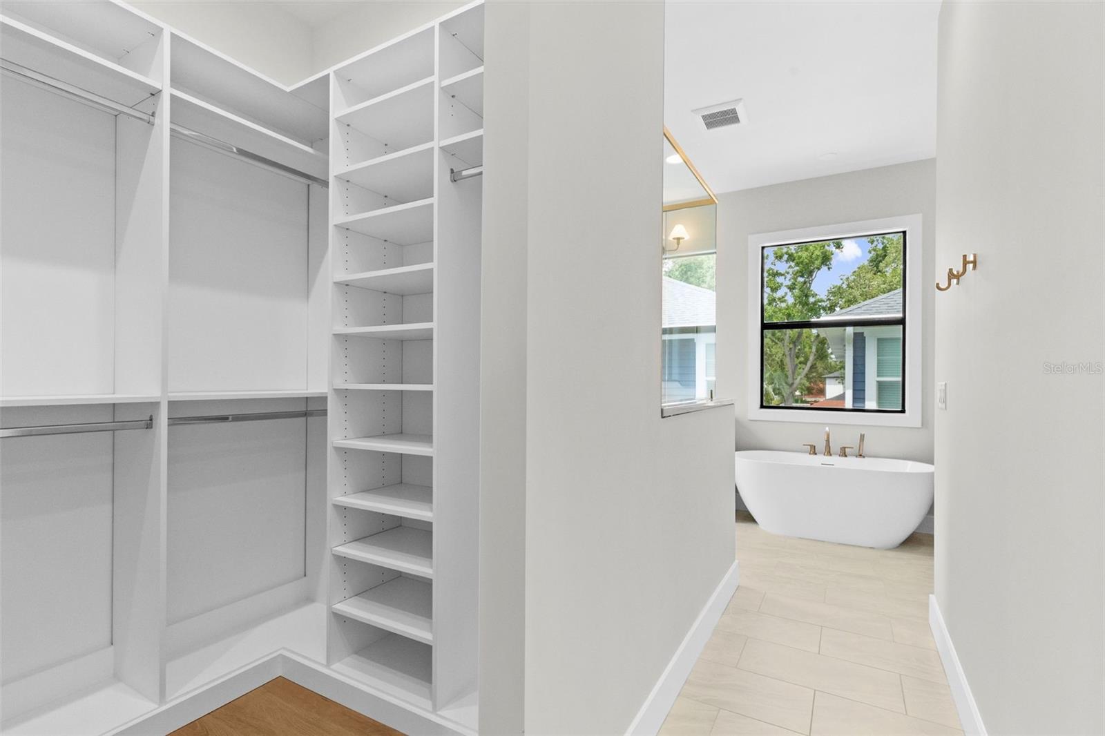 4302 W OBISPO ST — photo 39