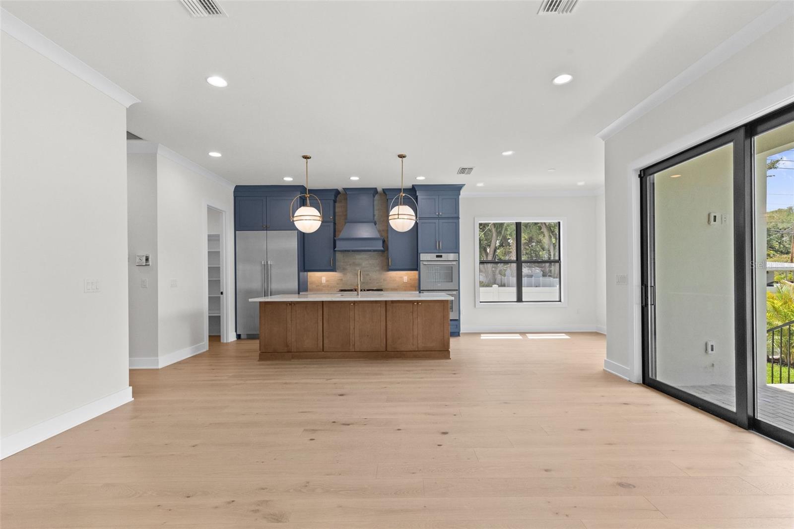 4302 W OBISPO ST — photo 8