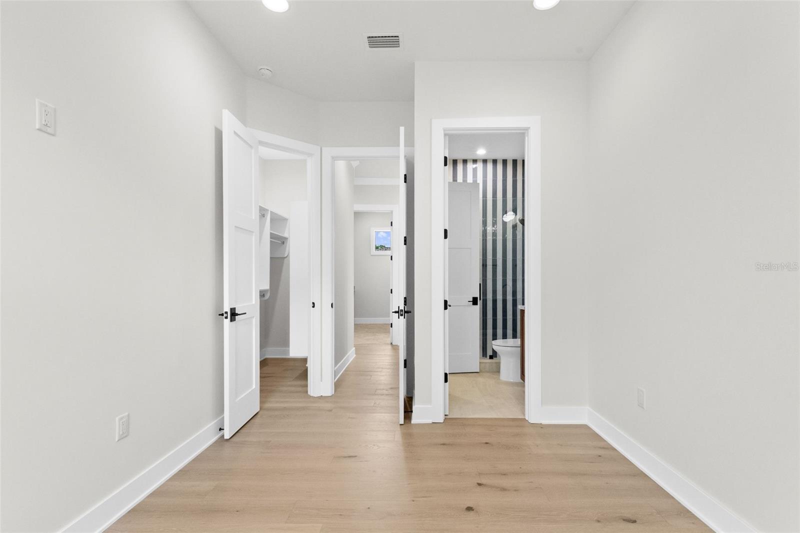 4302 W OBISPO ST — photo 34
