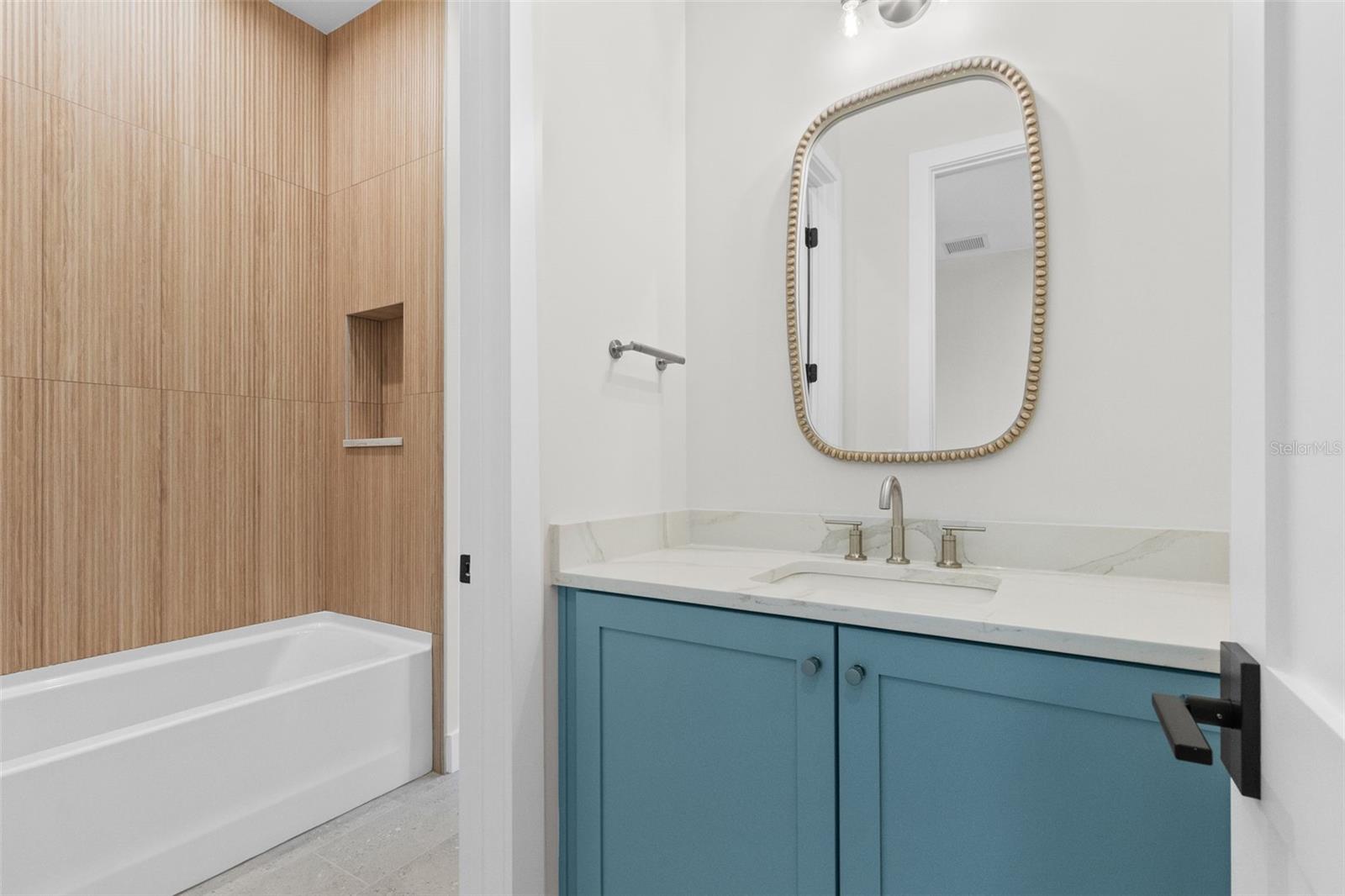 4302 W OBISPO ST — photo 26