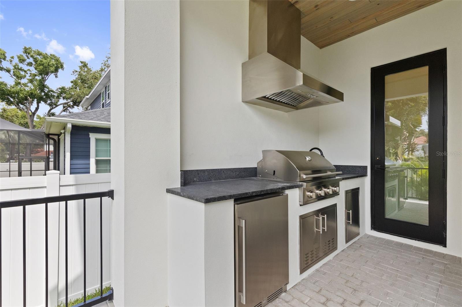 4302 W OBISPO ST — photo 17