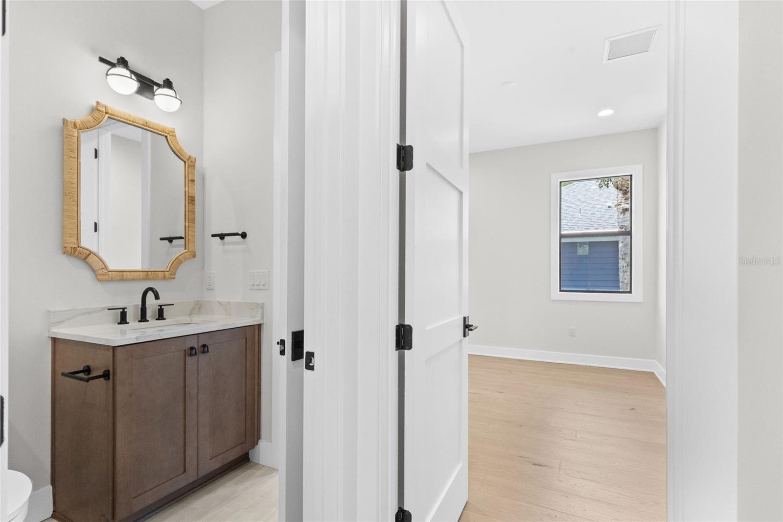 4302 W OBISPO ST — photo 32