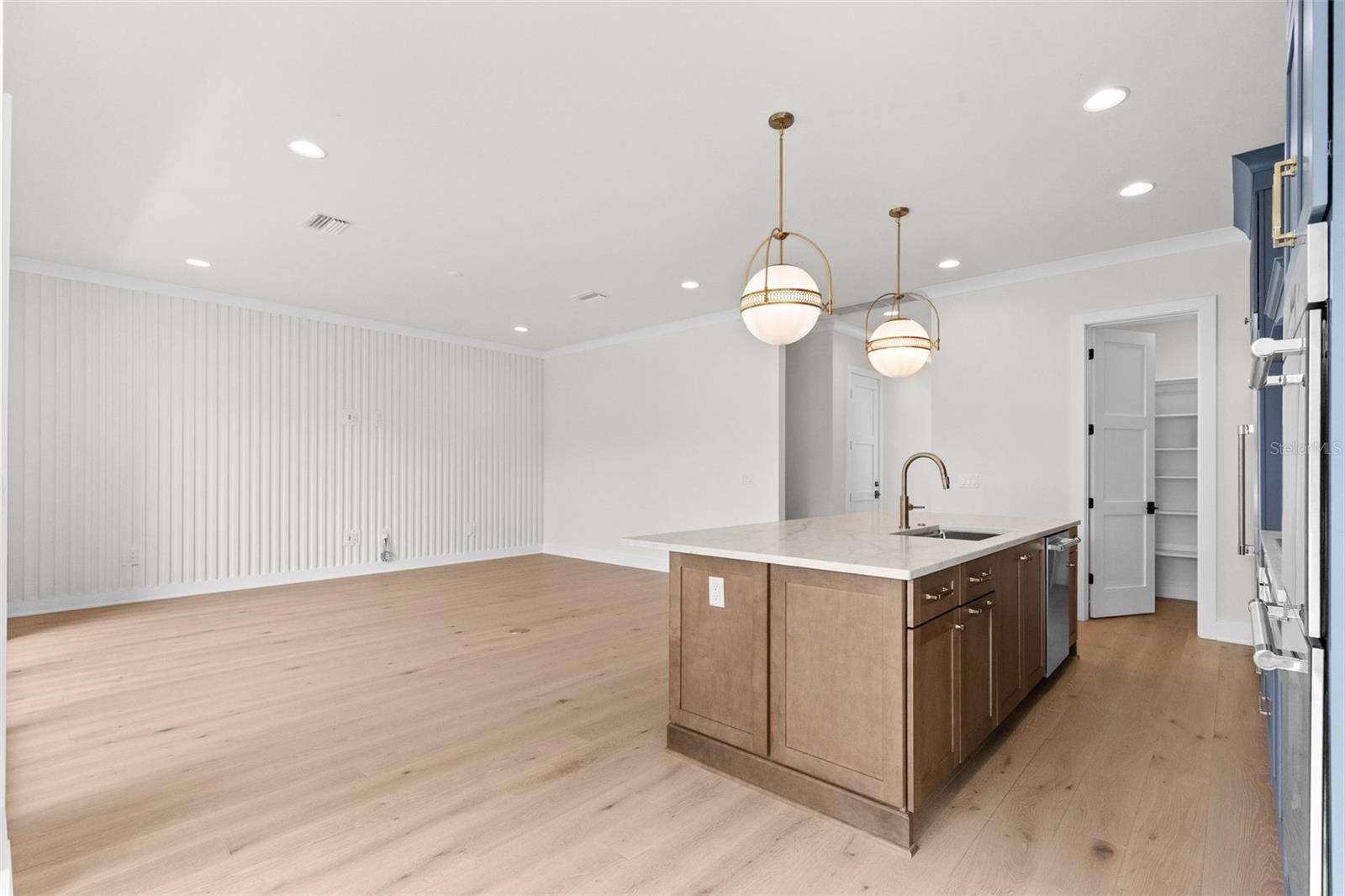 4302 W OBISPO ST — photo 3