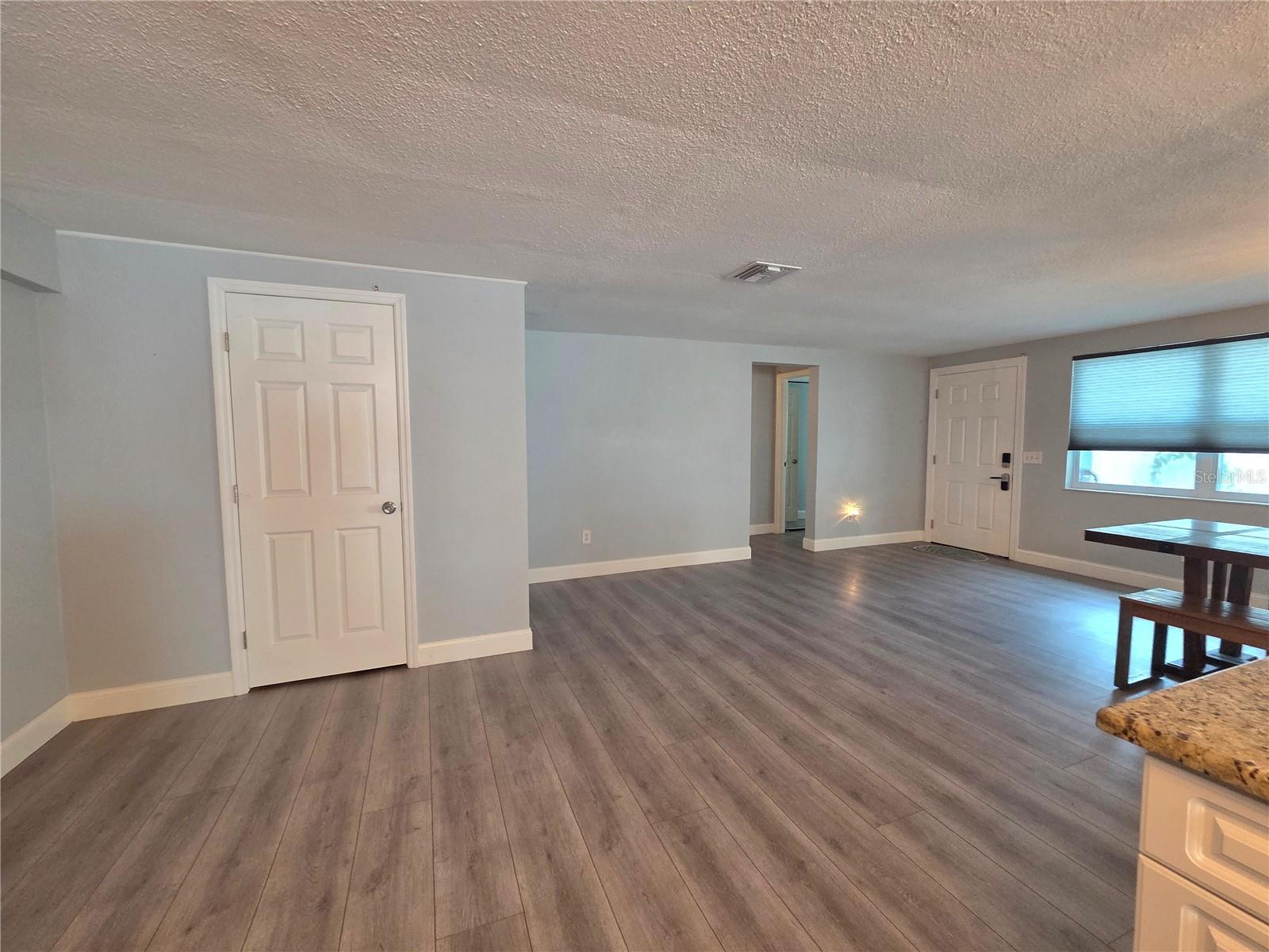 9820 POCONO ST — photo 3