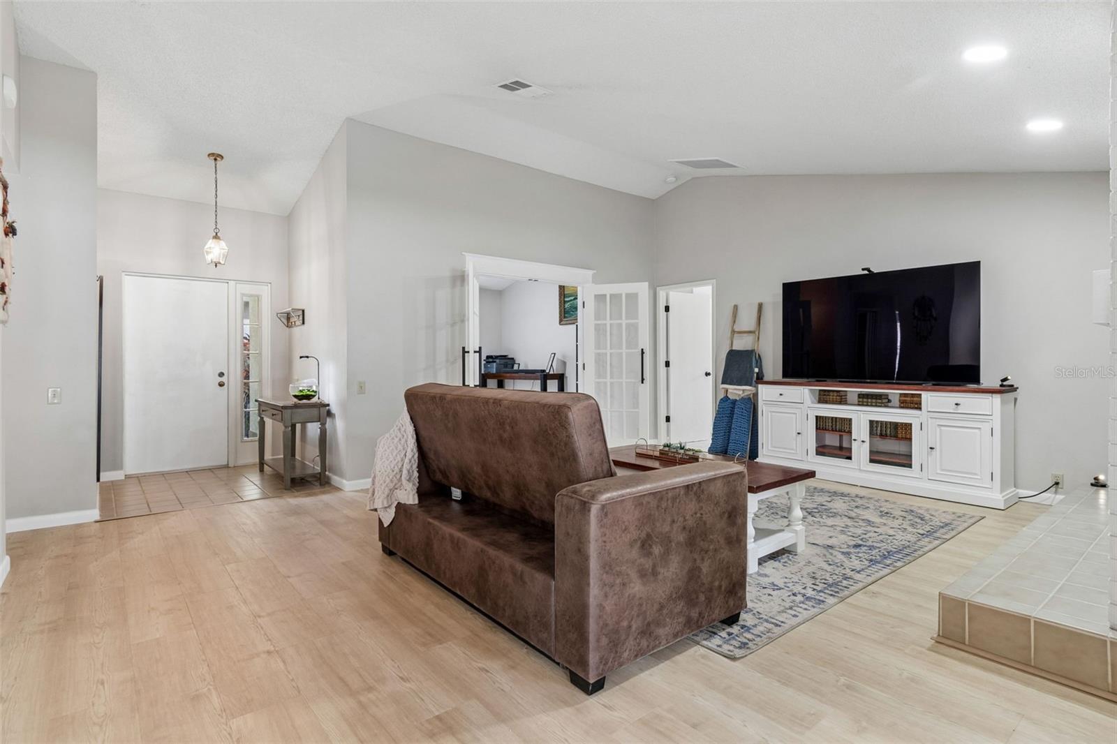 525 WALKER RD — photo 11