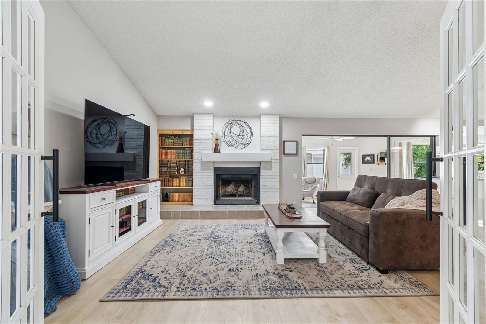 525 WALKER RD — photo 2