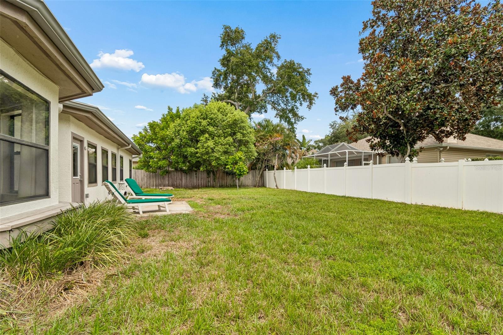 525 WALKER RD — photo 37
