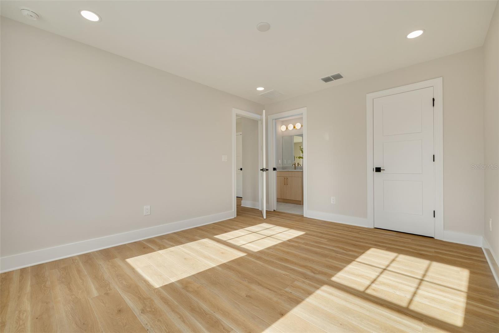 5210 BAYSHORE BLVD #3 — photo 32