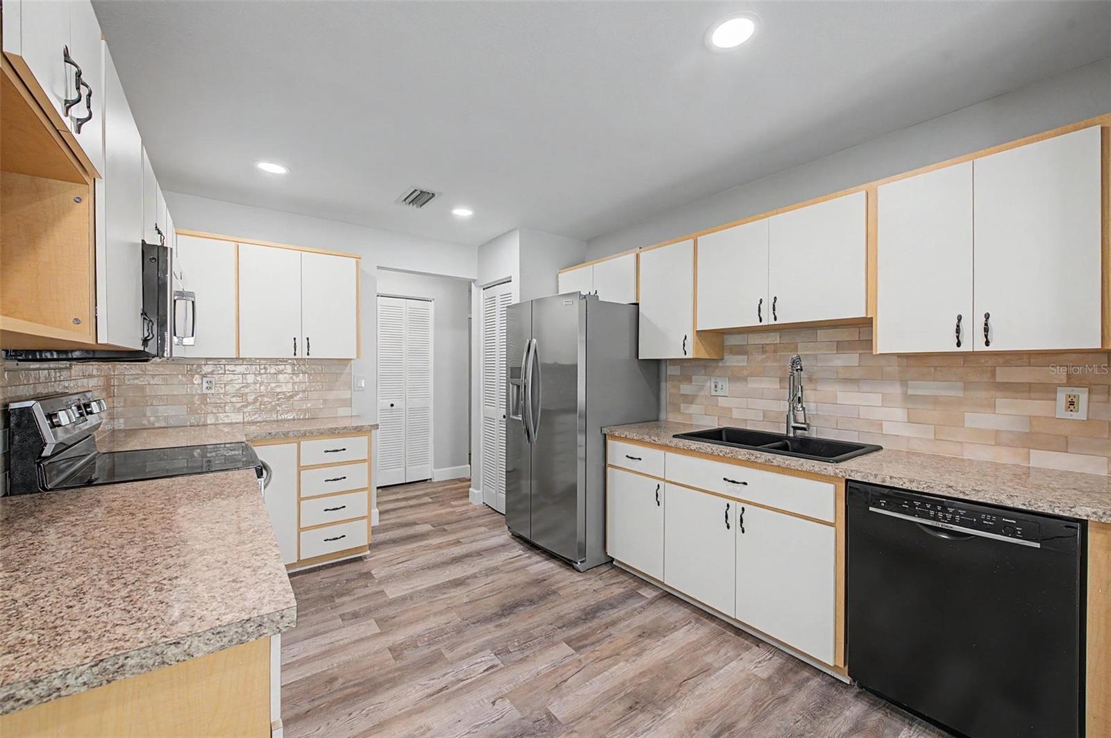 3419 ANNETTE CT — photo 6