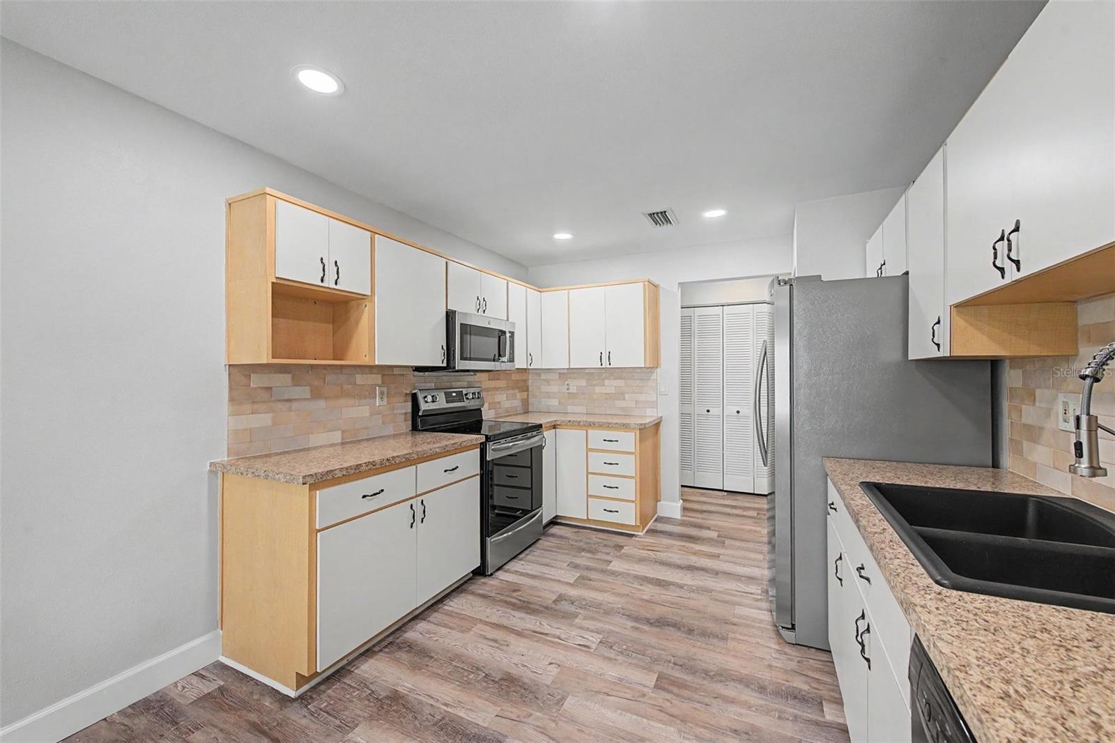 3419 ANNETTE CT — photo 8