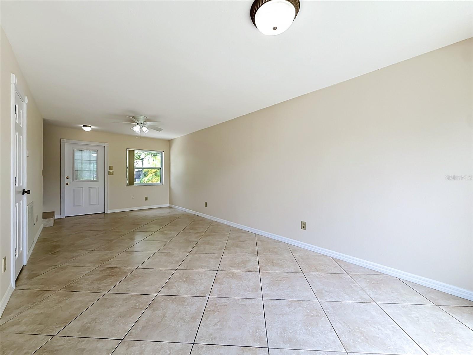 1718 ADAMS CIR S — photo 4