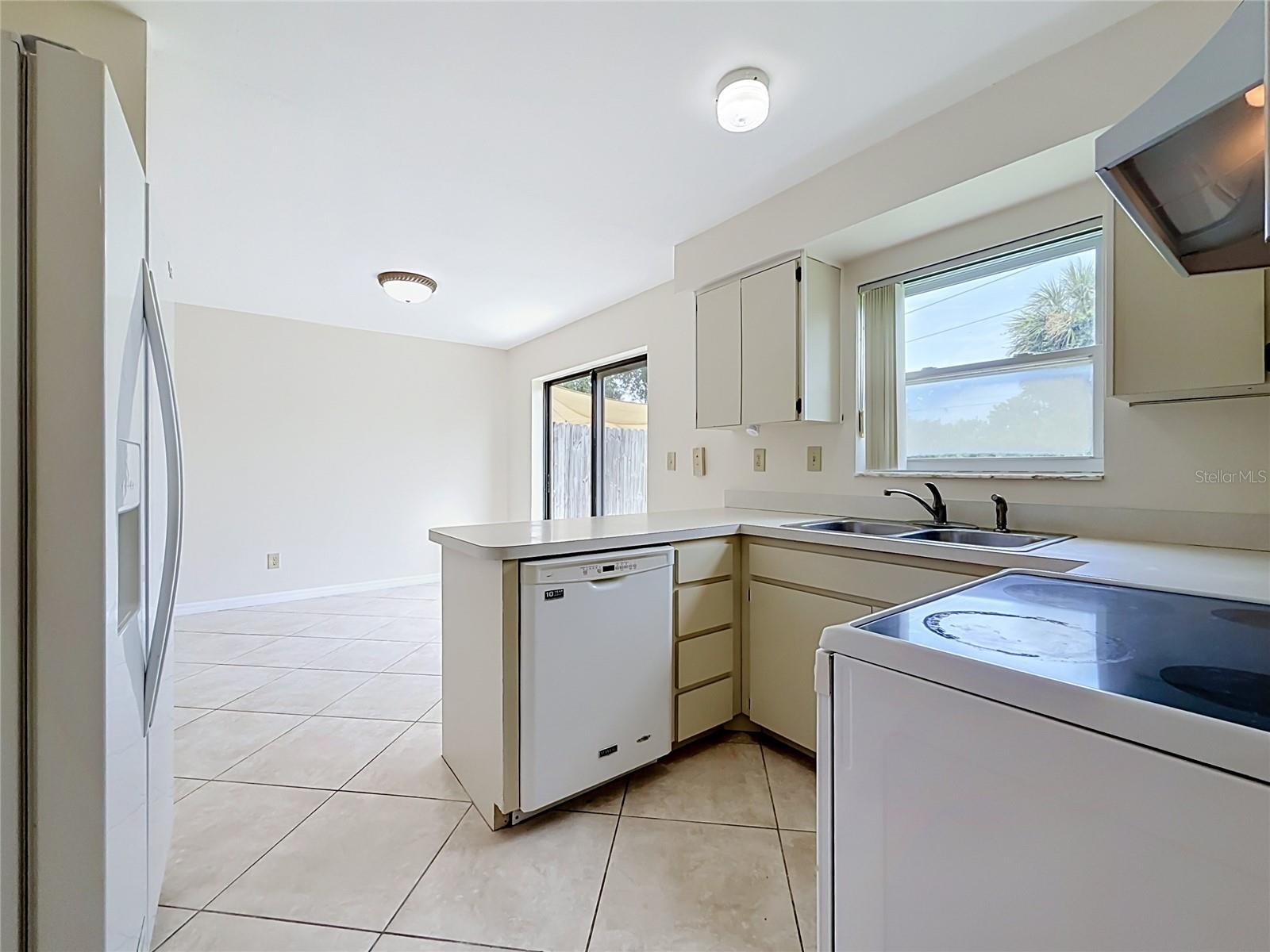 1718 ADAMS CIR S — photo 12