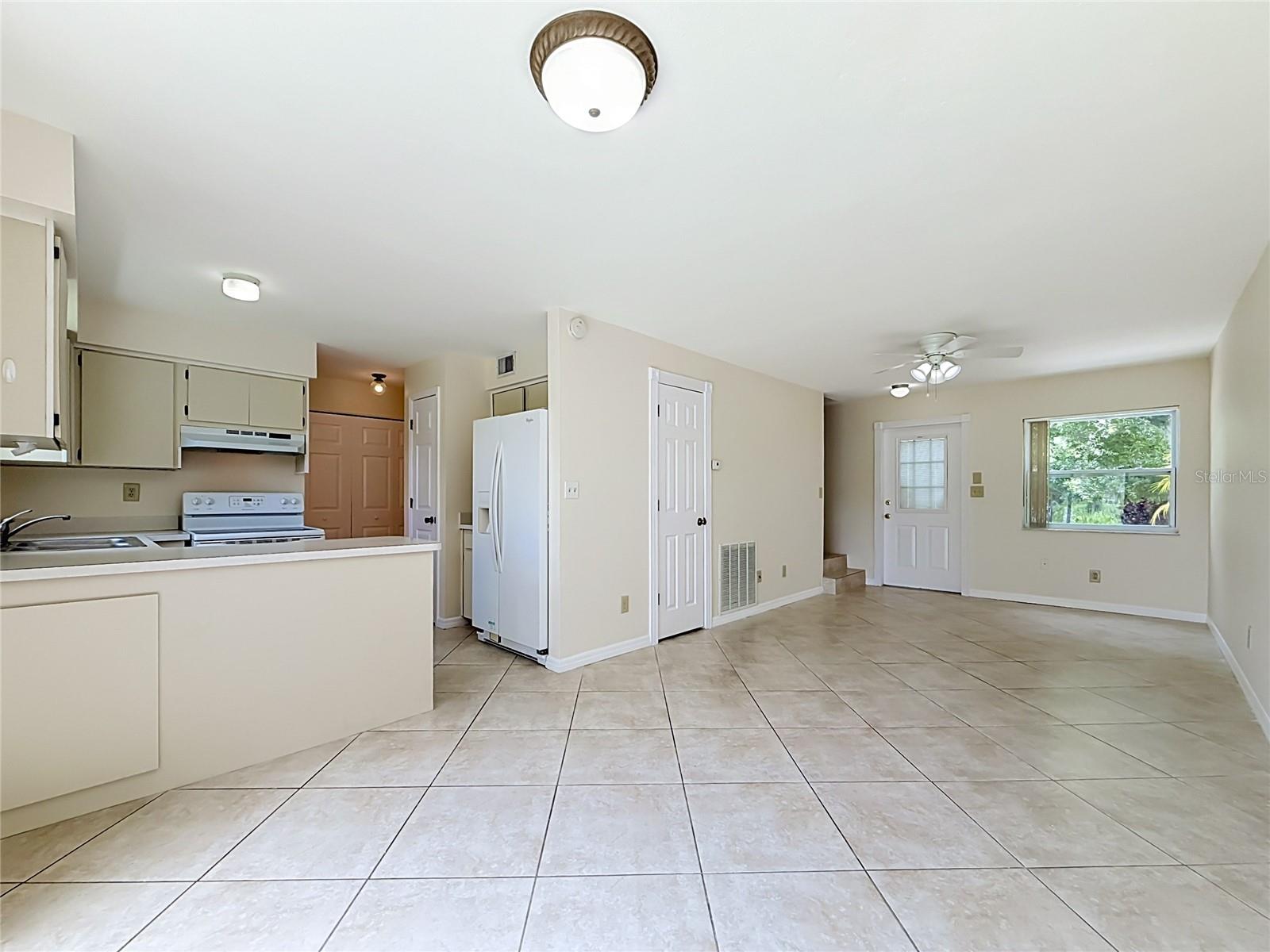 1718 ADAMS CIR S — photo 3