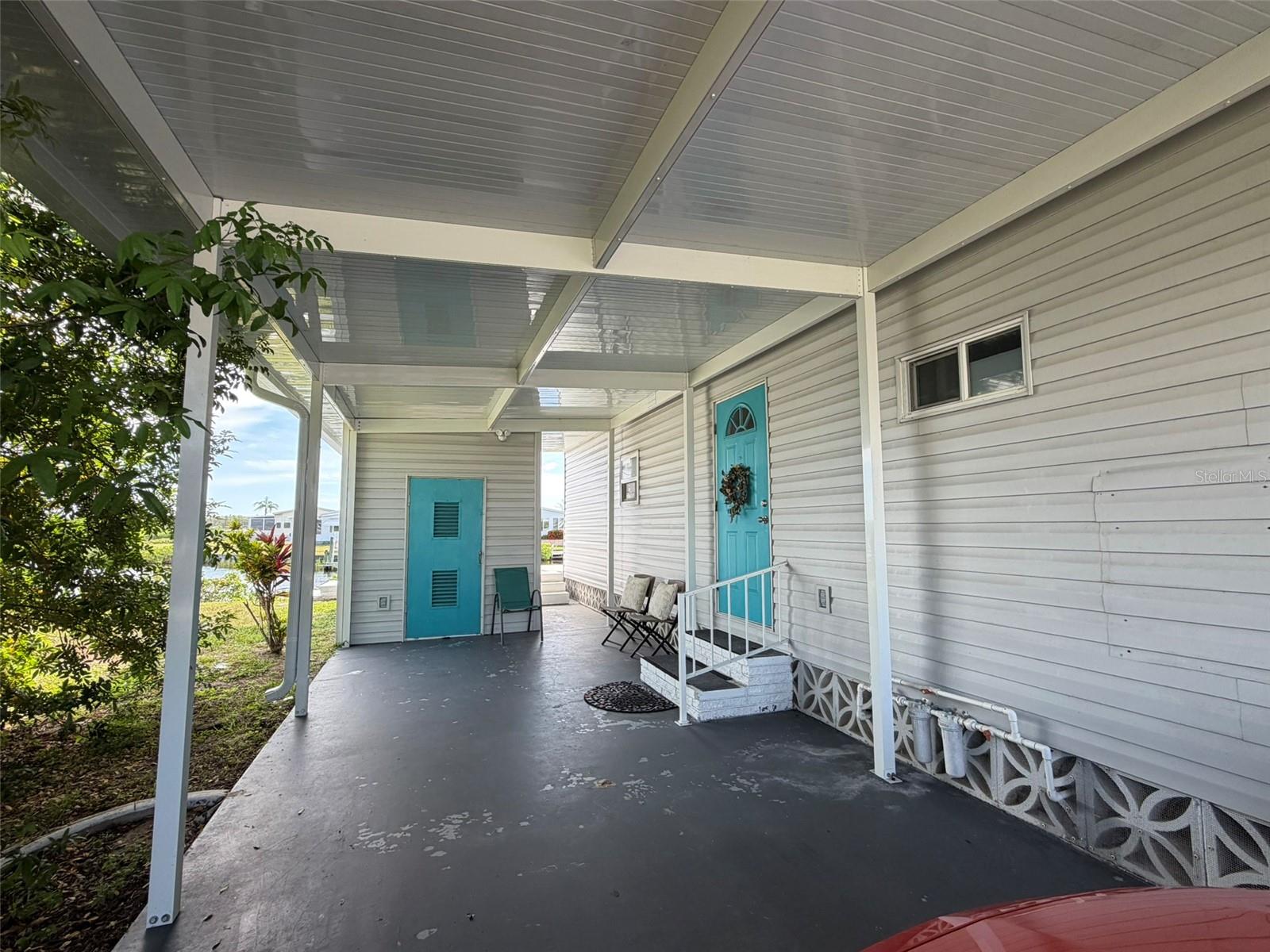 542 TAMPICO DR — photo 32