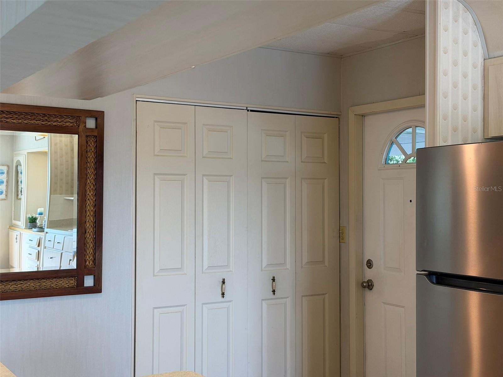 542 TAMPICO DR — photo 12